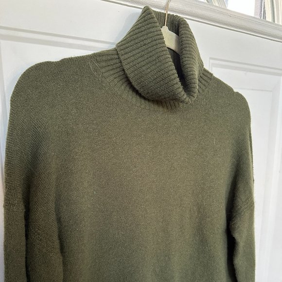 J CREW Women's Dk Green Turtleneck Polyamide/Merino/Alpaca Sweater Size: XS, EUC - Picture 5 of 9